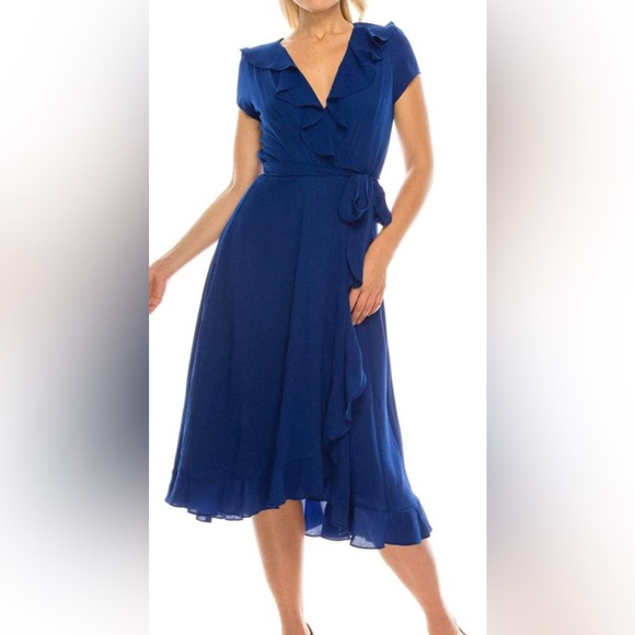 Gabby Skye Dresses & Skirts - NWT Wrap midi dress